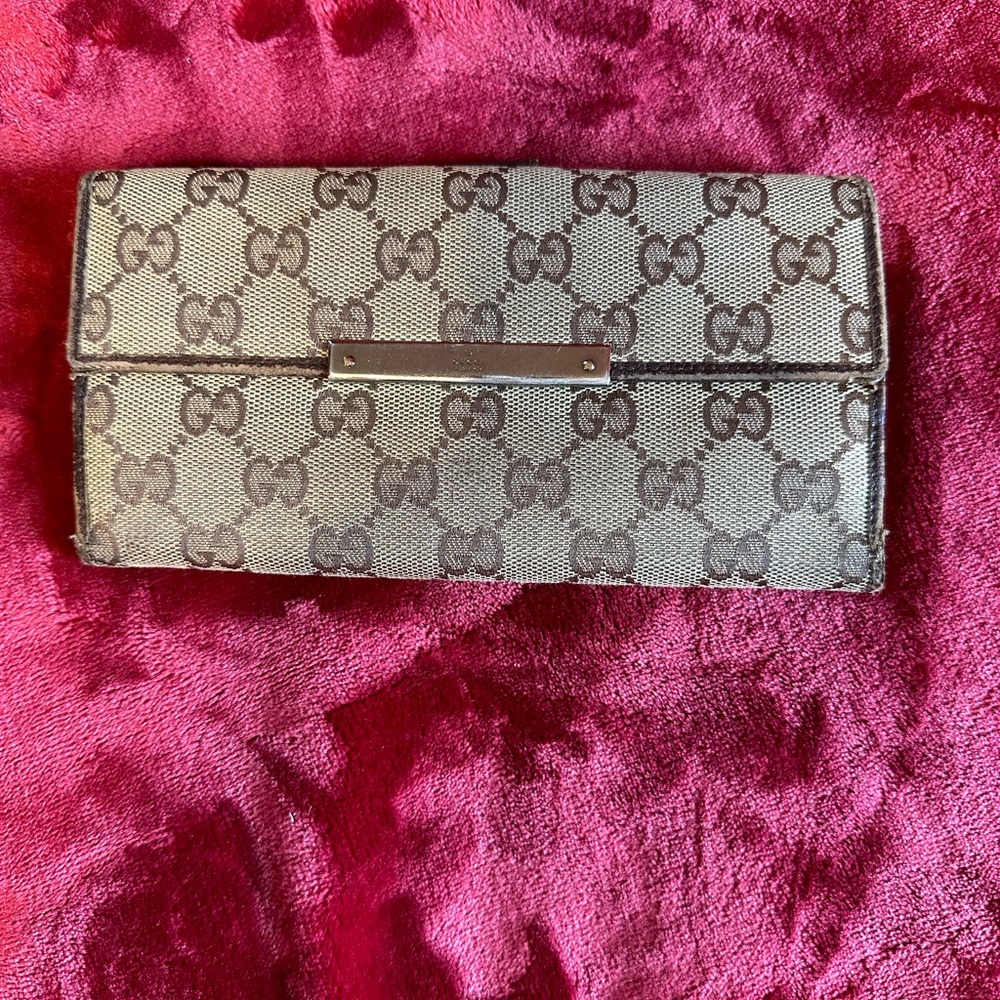 Gucci wallet used for women